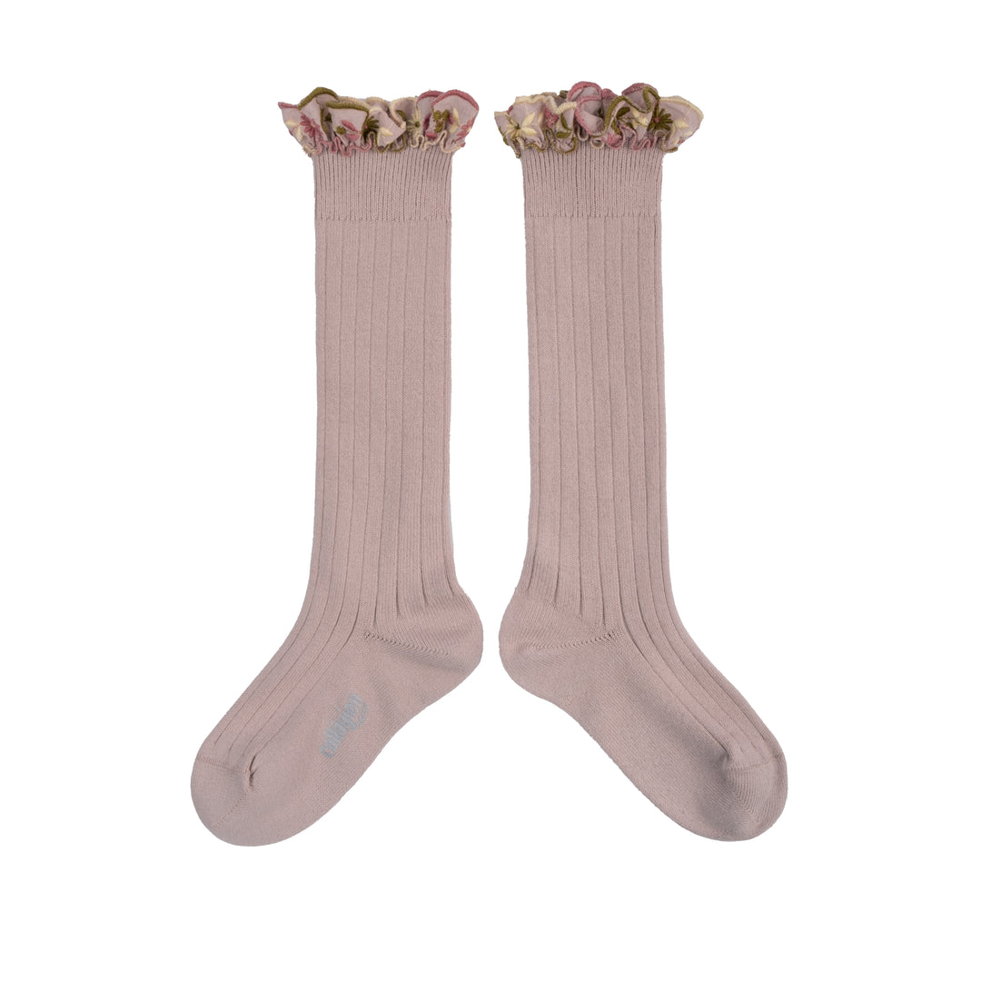 Chaussettes Eglantine à volant brodé - vieux rose