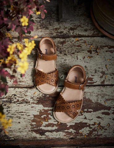 干邑白兰地花朵凉鞋