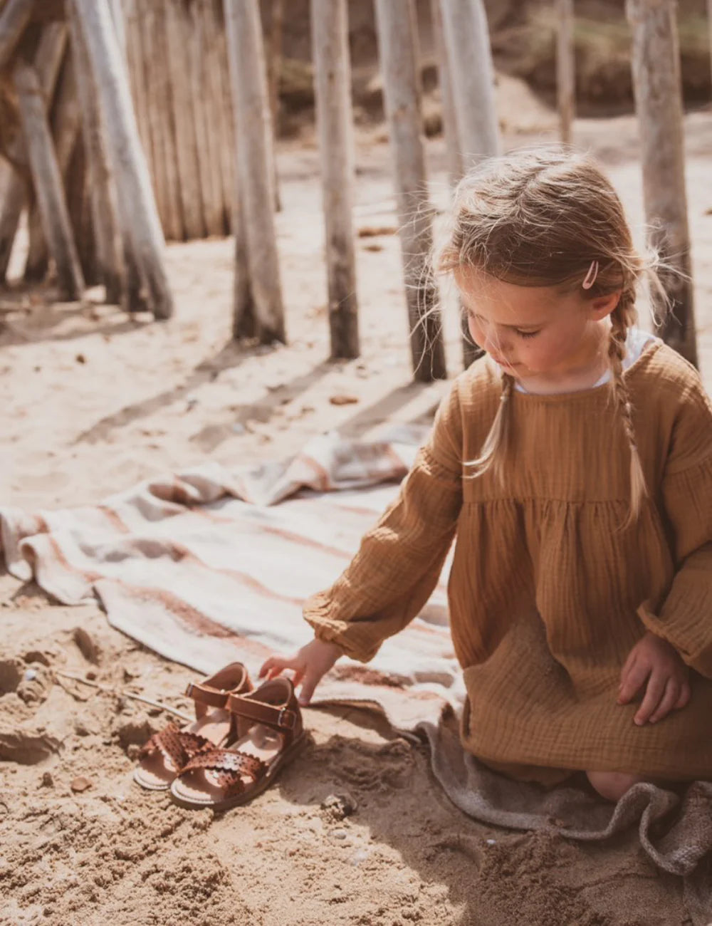 干邑白兰地花朵凉鞋