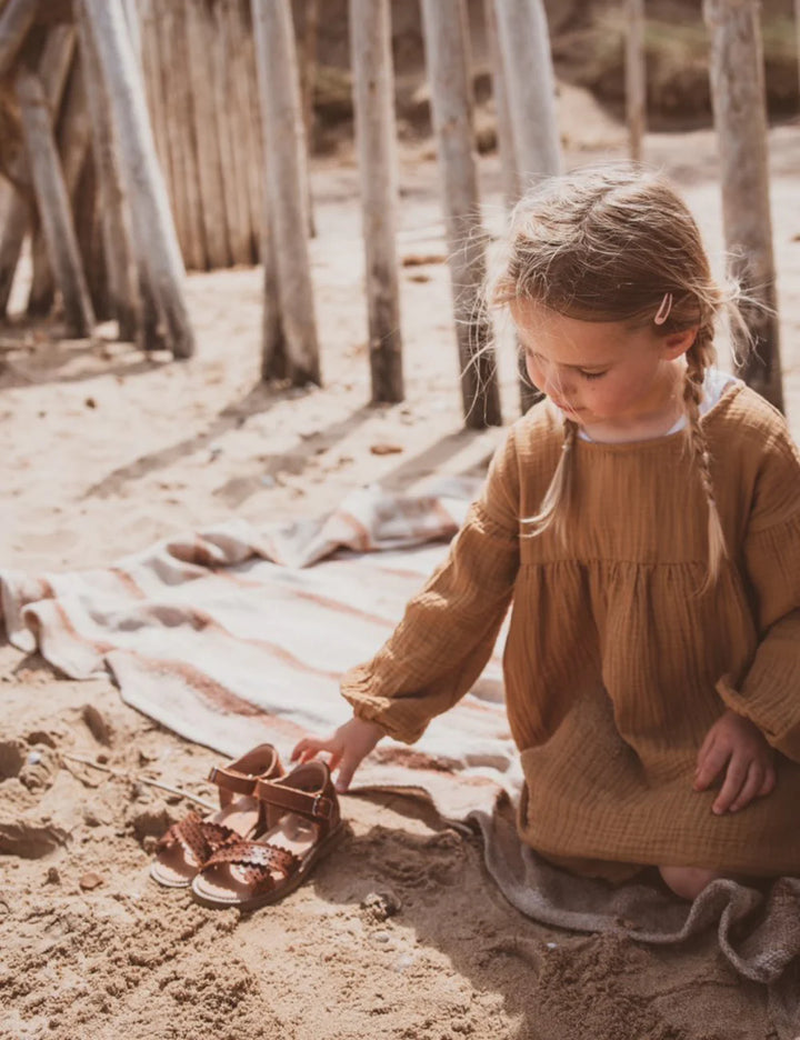 干邑白兰地花朵凉鞋