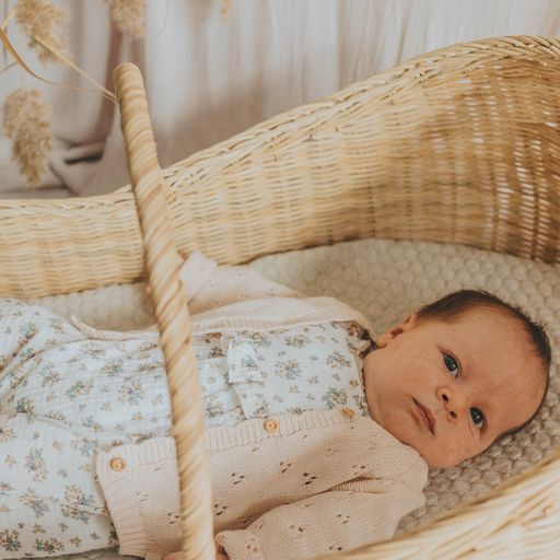 Gilet ajouré rose pale de chez Buho