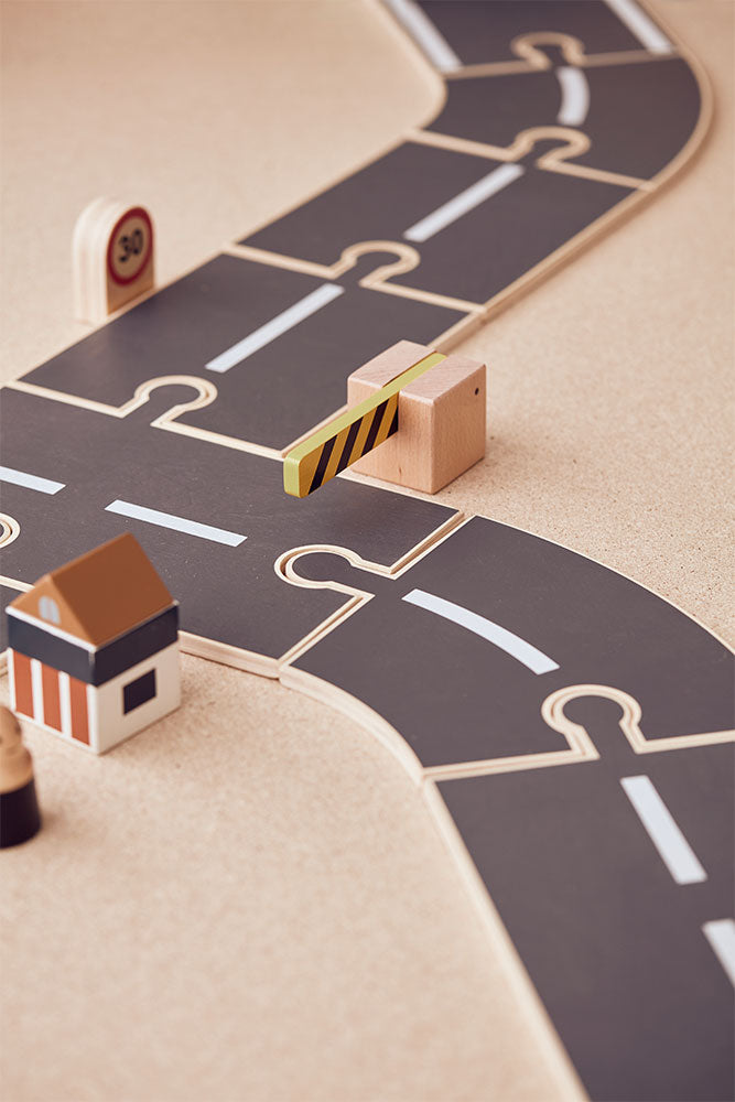 Extension for wooden circuit