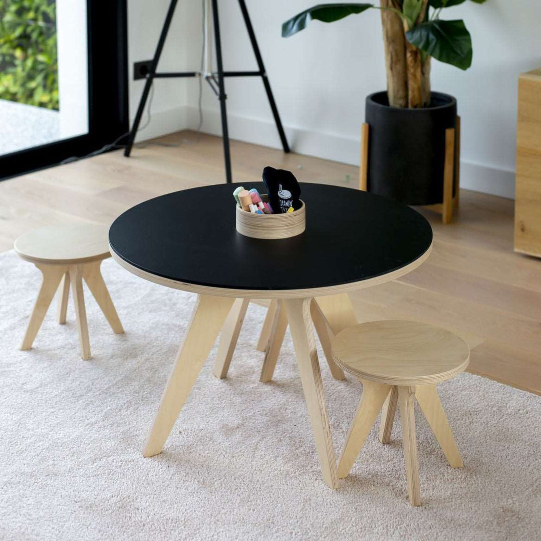 Drawin'table, table de jeux en bois, Drawin kid's, Rose et Balthazar, tabouret en bois, pot à crayon, feuille tableau noir, craies, salon décoration bohème chic