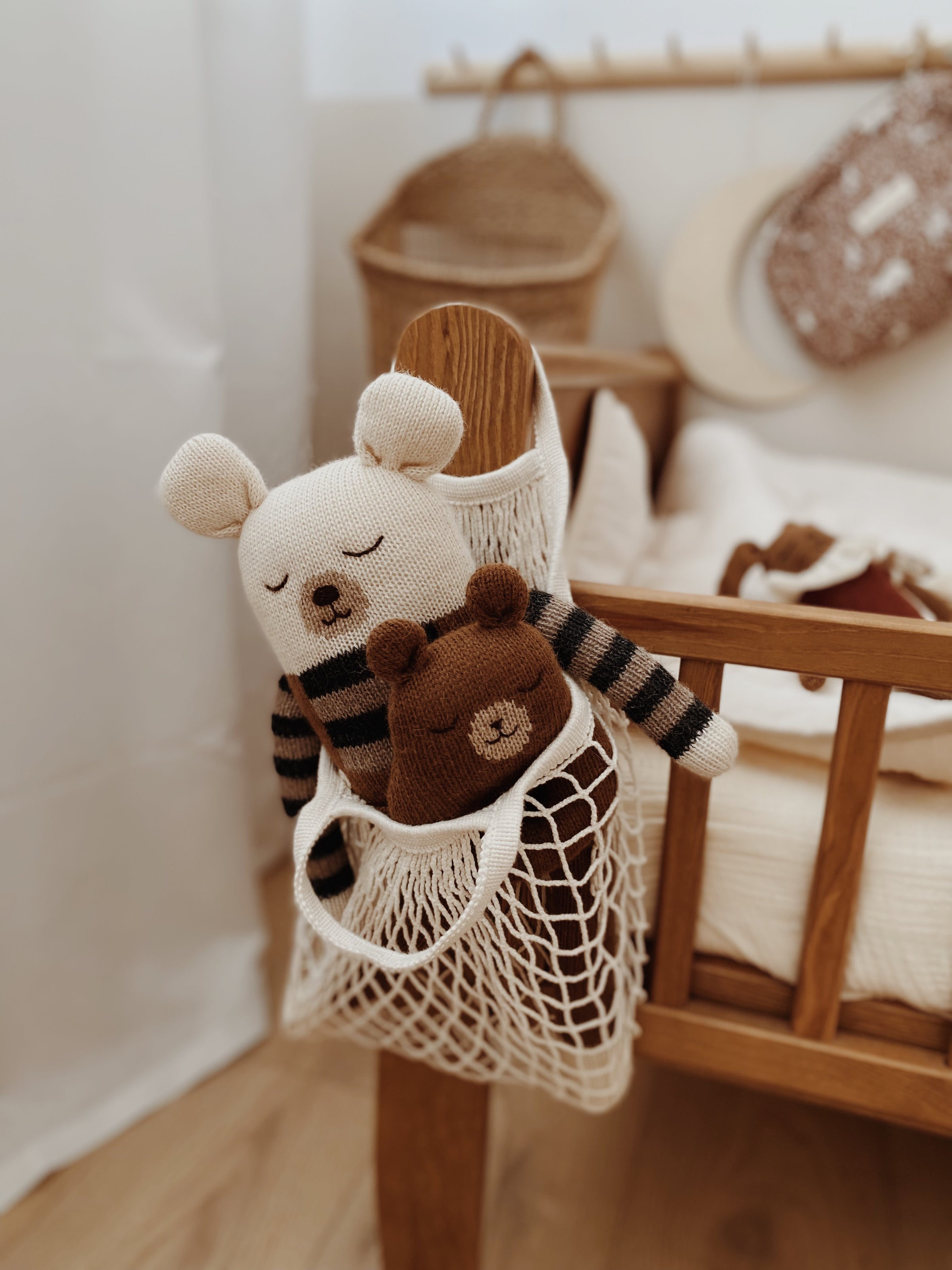 Ours polaire jouet d'activités bébé en laine, Konges Slojd