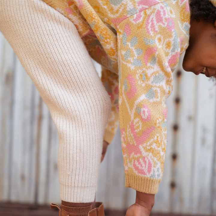 Legging en laine Pedro crème de Louise Misha porté par une fille