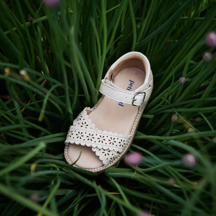 Cream flower sandals
